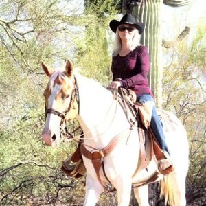 Meet your Posher, Claudia